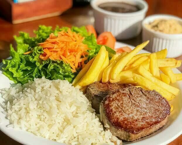Imagem de compartilhamento para o artigo Pensando no almoço? Sala Vip Espetos te espera com almoço delicioso a partir de R$14,90 em Costa Rica da MS Todo dia